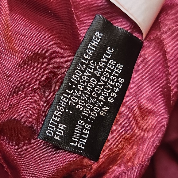 Plus Queen Size Like New Wilsons Red Leather Jacket. Fur Hood quilt lined. - Picture 14 of 14